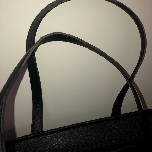 Micheal Kors Tote - Picture 4 of 5